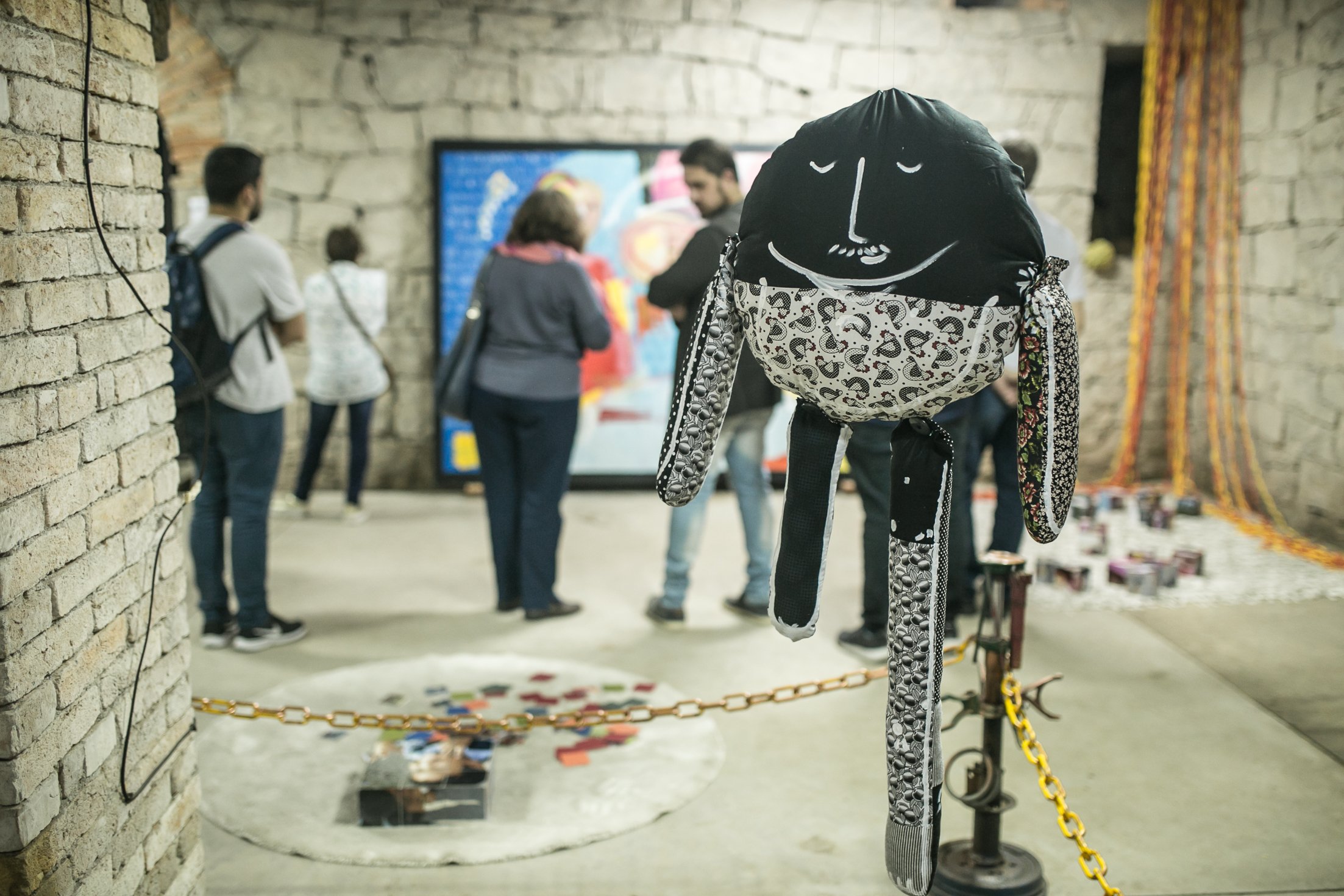 Conheça a exposição “Sra. Dona Emília de trapo de macela”, no Instituto de Leitura Quindim