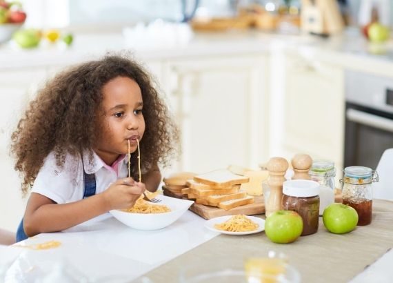 criança com fome toda hora