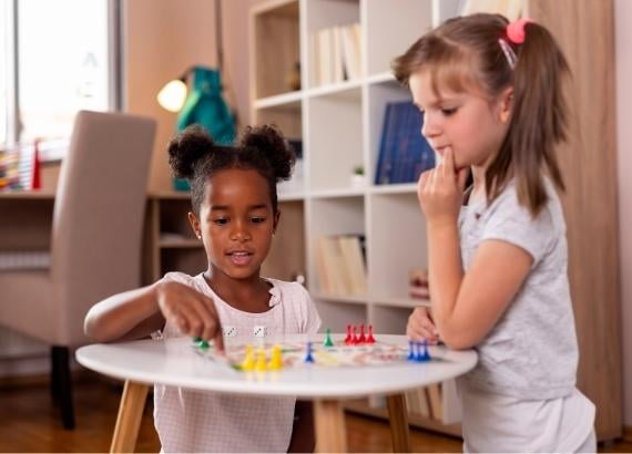 Jogo de tabuleiro para crianças, jogo de lógica infantil pulando sapo  xadrez jogo de tabuleiro jogo de tabuleiro brinquedo - jogo de tabuleiro  clássico para adultos, crianças e familiares Mtaph