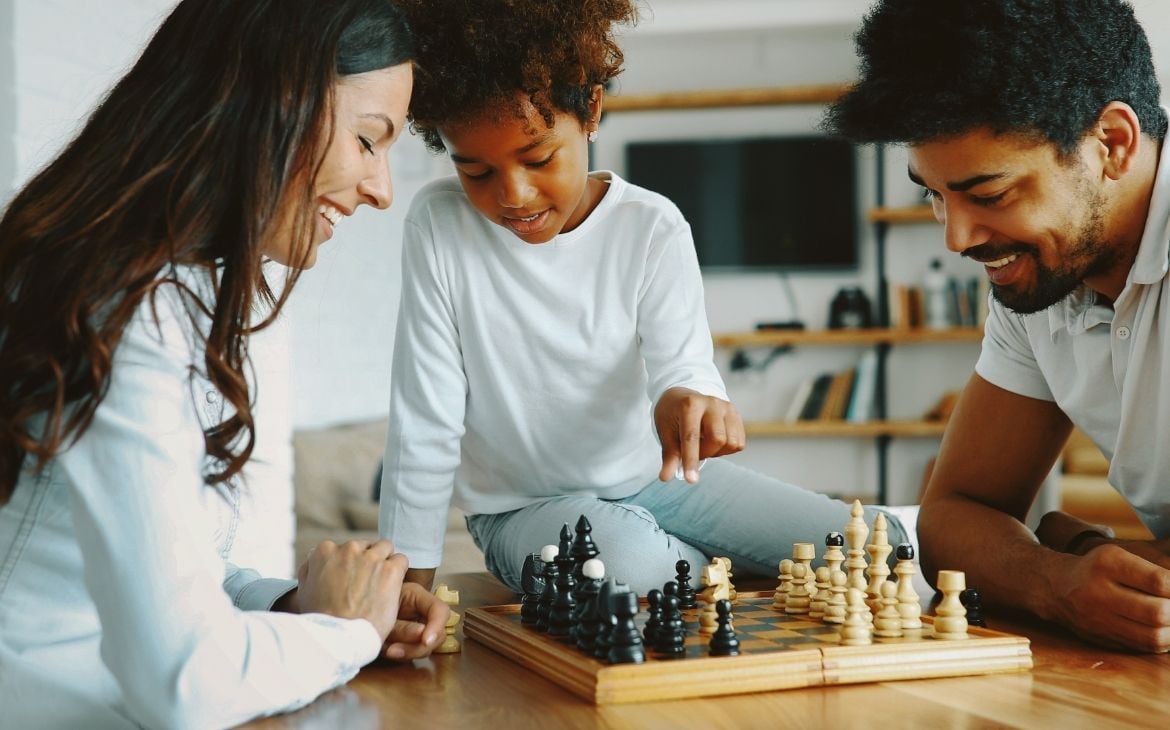 Como ensinar xadrez para crianças: alie o aprendizado à brincadeira! -  Revista