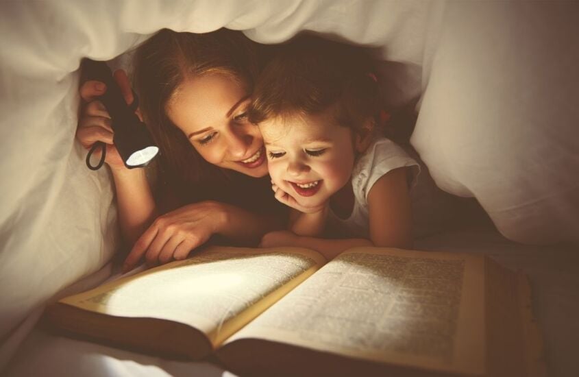 8 livros com histórias assustadoras para contar no escuro