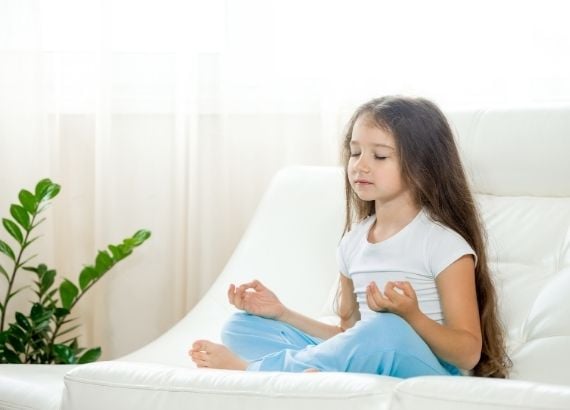 Quais são os benefícios da meditação infantil?