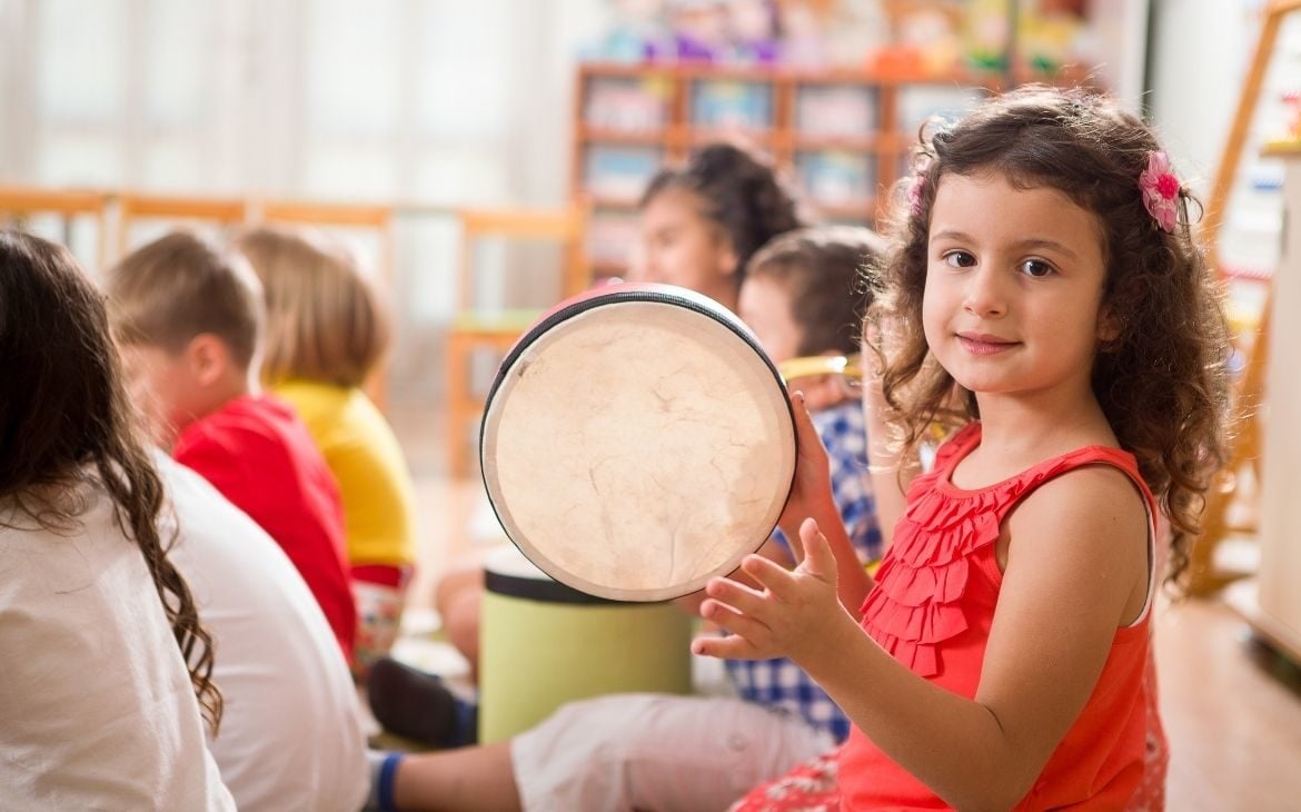 Brincadeiras com os sons: musicalização para os pequenos - Tempo de Creche