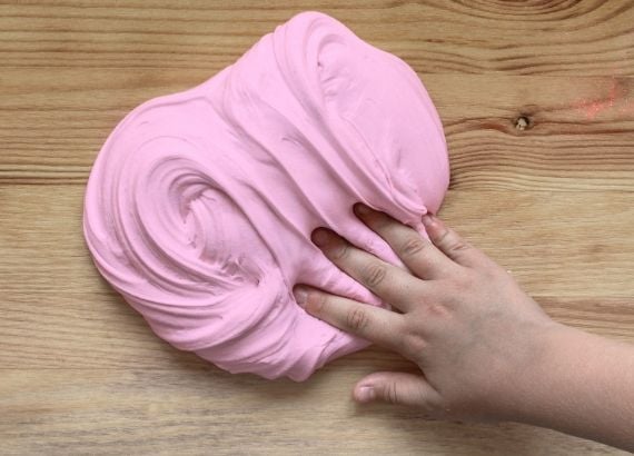 Slime: será que essa massinha é segura para as crianças? - Minha Vida