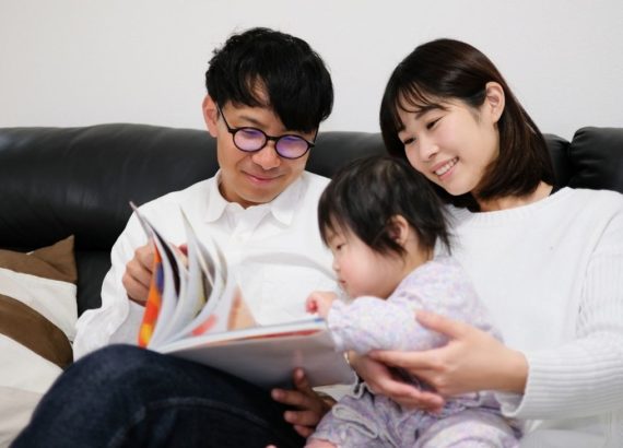 Como contar histórias para bebês de 0 a 2 anos. Como ler para bebês