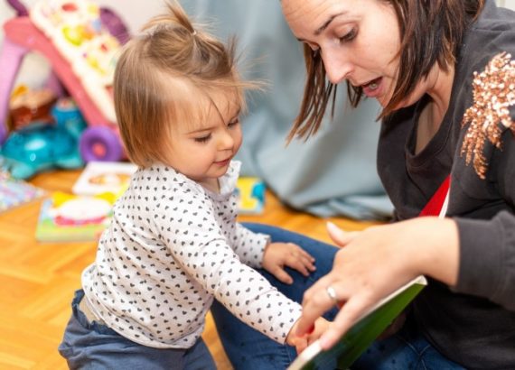 Como contar histórias para bebês. Dicas para ler para bebês
