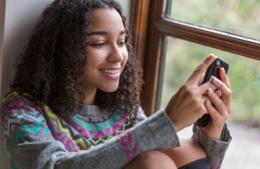 Quais os impactos psicológicos do uso de redes sociais pelos jovens?