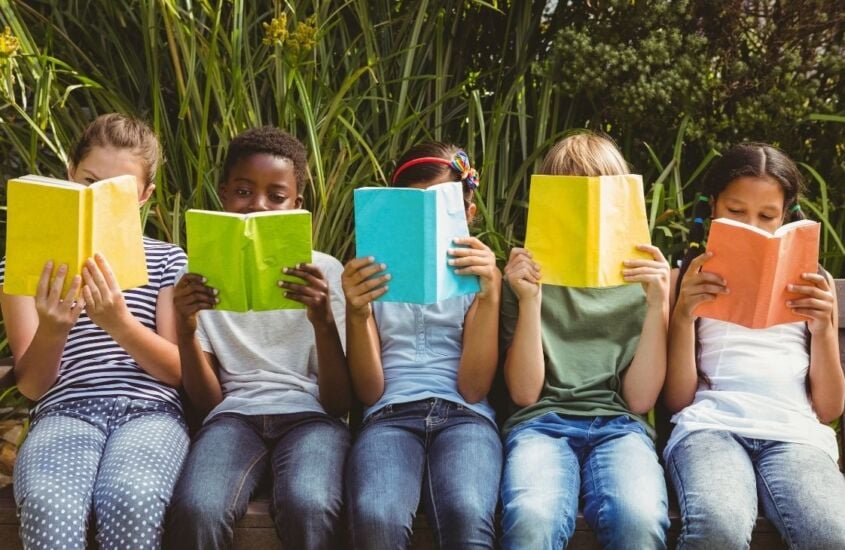 Livros de presente no dia das crianças: qual o melhor para a idade do seu filho?