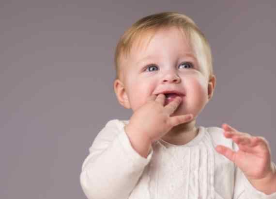 Teste da linguinha em bebês