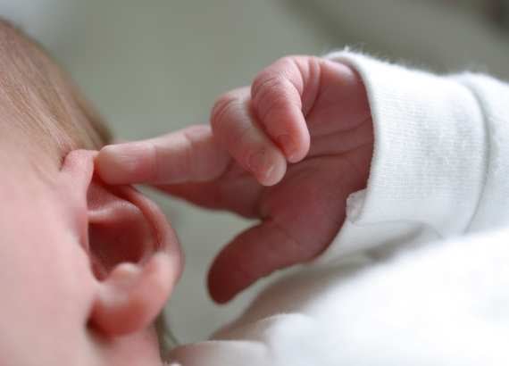Entenda como funciona o teste da orelhinha para os bebês Binaural