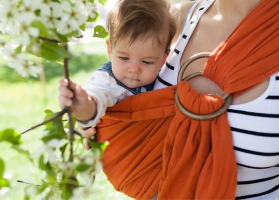Sling de argolas para bebê: como usar