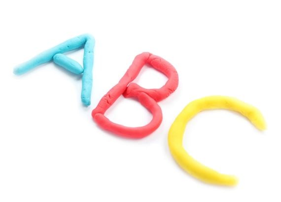 atividades para crianças 4 anos Letras A, B e C moldadas em massinha