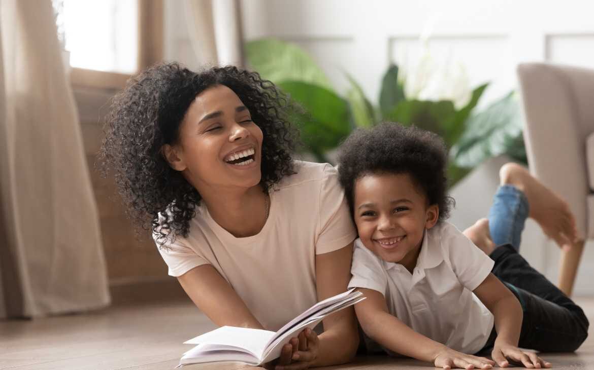 5 dicas de ouro para incentivar o hábito da leitura entre crianças e jovens capa