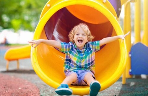 10 atividades infantis baratinhas para aproveitar um dia bonito ao ar livre capa