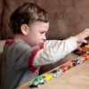 Brincadeiras para crianças autistas: descubra sua importância e sugestões de atividades
