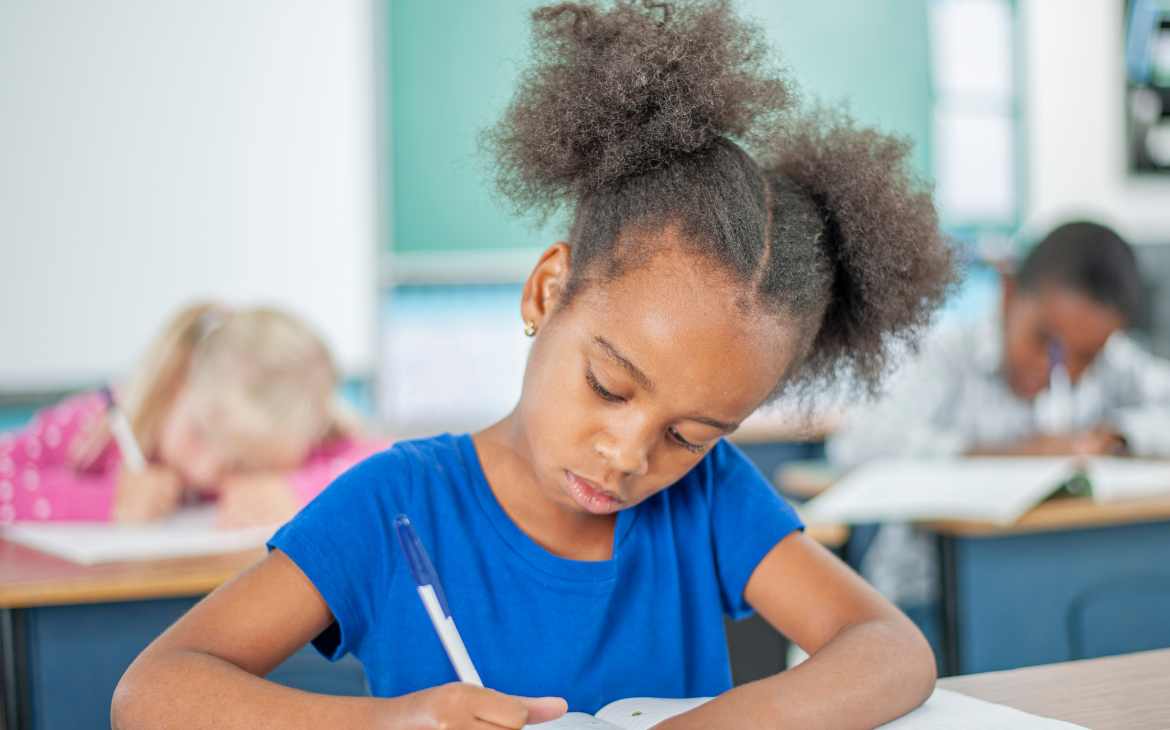 Escola antirracista nao e marketing acoes para a transformacao efetiva capa