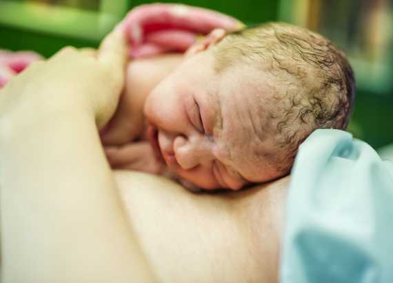 Massagem Shantala: como ela surgiu, quais os benefícios e como praticar com seu bebê
Criança recém-nascida.