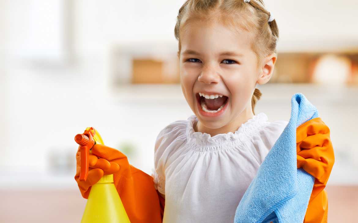 Limpeza da casa como ensinar para as criancas um habito tao bom capa
