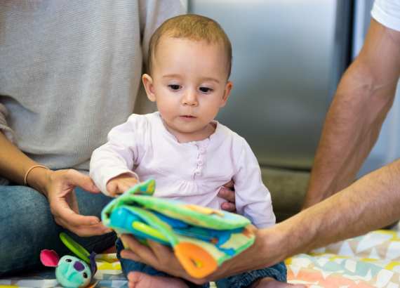 20 dicas para um dia a dia em família mais sustentável
criança ganhando brinquedo