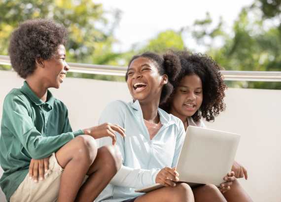 Coluna Educacao antirracista na primeira infancia de criancas brancas e negras meio1