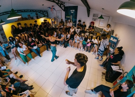 Slam: entenda como as batalhas de poesia podem aproximar crianças e jovens da literatura 2 Slam